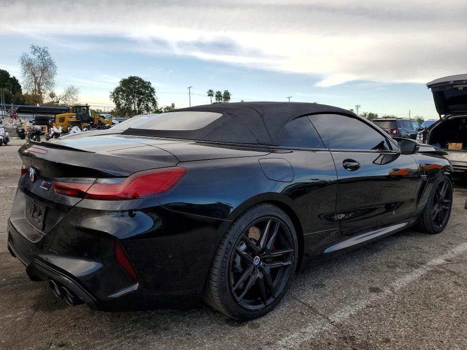 2023 BMW M8