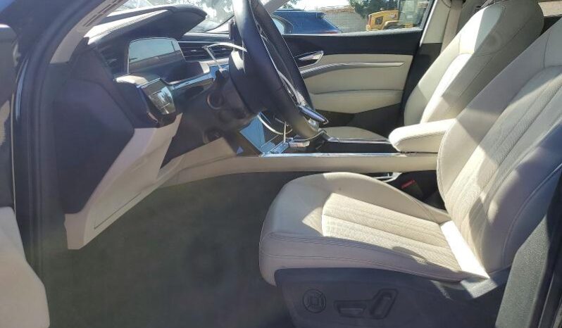 
								2024 Audi Q8 full									