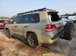 
										2021 Toyota Land cruiser full									