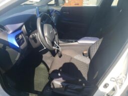 
										2020 Toyota C-hr xle full									