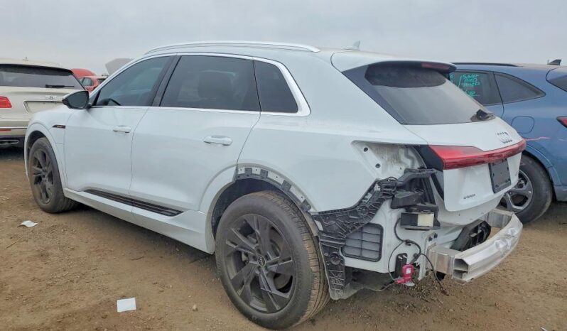 
								2022 Audi E-tron full									