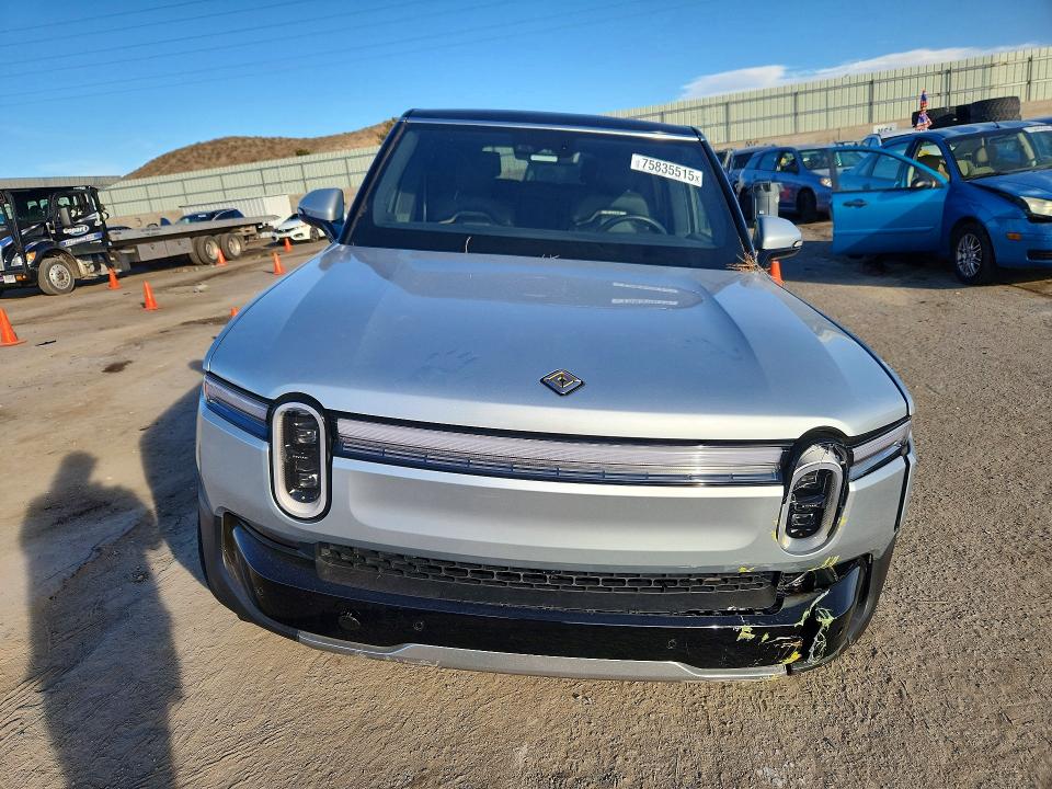 2025 Rivian R1s