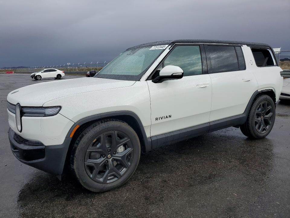 2022 Rivian R1s