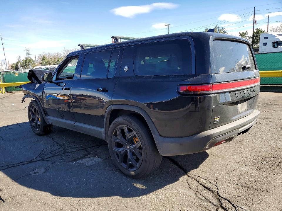 2025 Rivian R1s