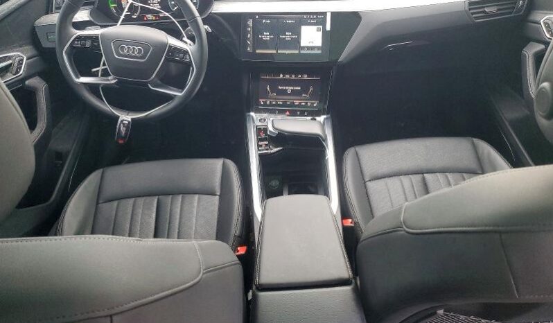 
								2024 Audi Q8 full									