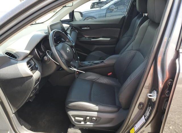 
								2021 Toyota C-hr full									