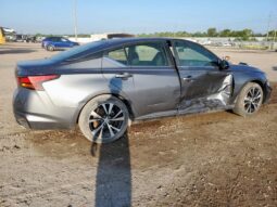 
										2019 Nissan Altima sr full									