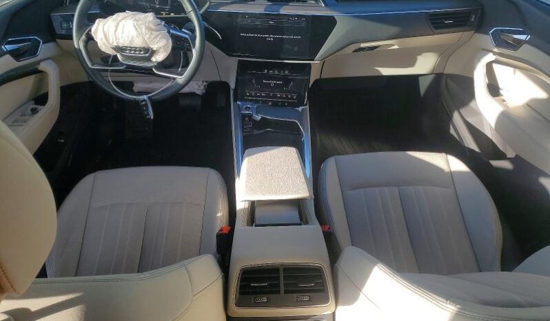 
								2024 Audi Q8 full									