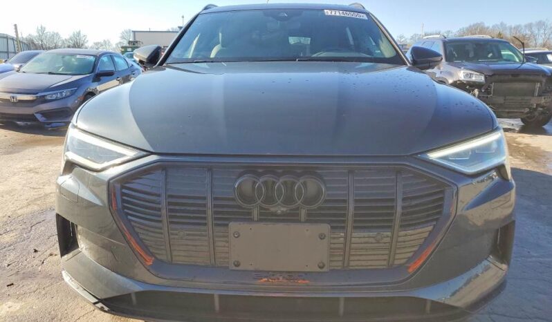 
								2022 Audi E-tron full									