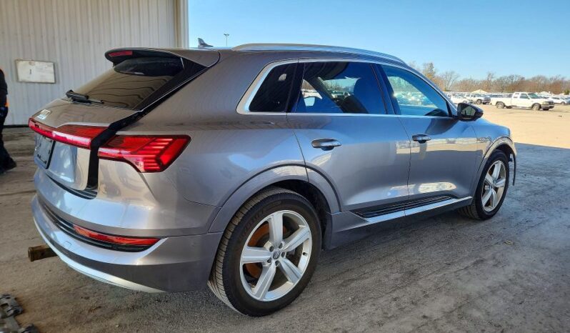 
								2019 Audi E-tron full									