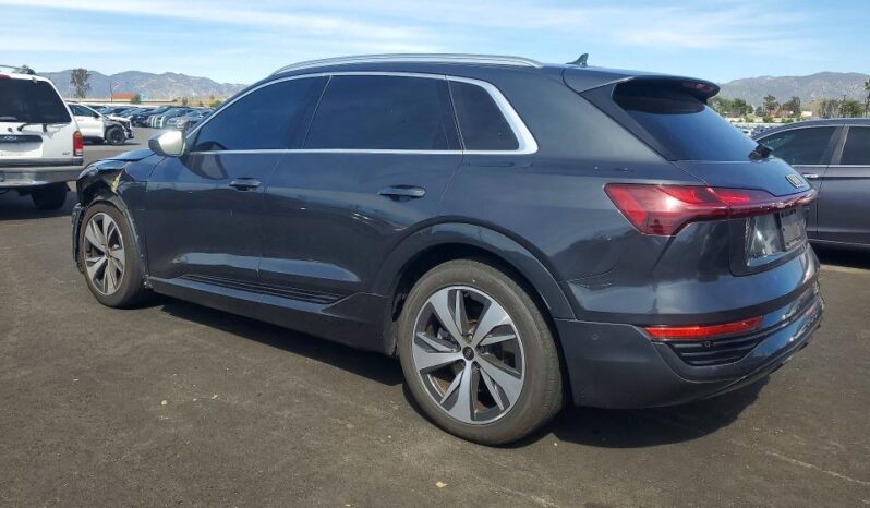 
								2024 Audi Q8 full									