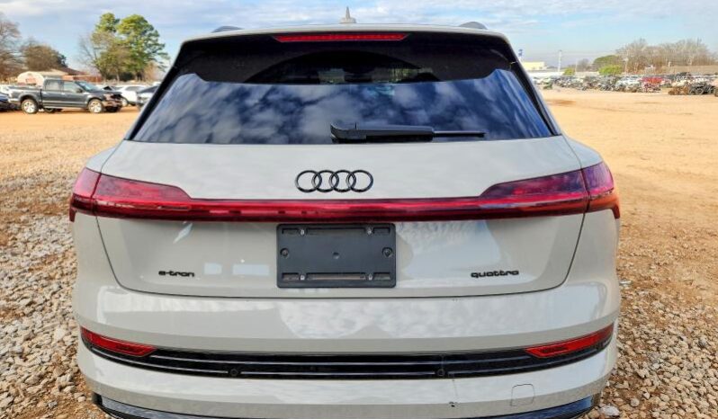 
								2022 Audi E-tron full									