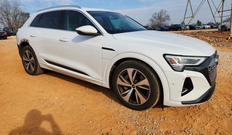 
								2024 Audi Q8 full									