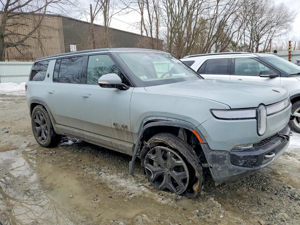 2023 Rivian R1s