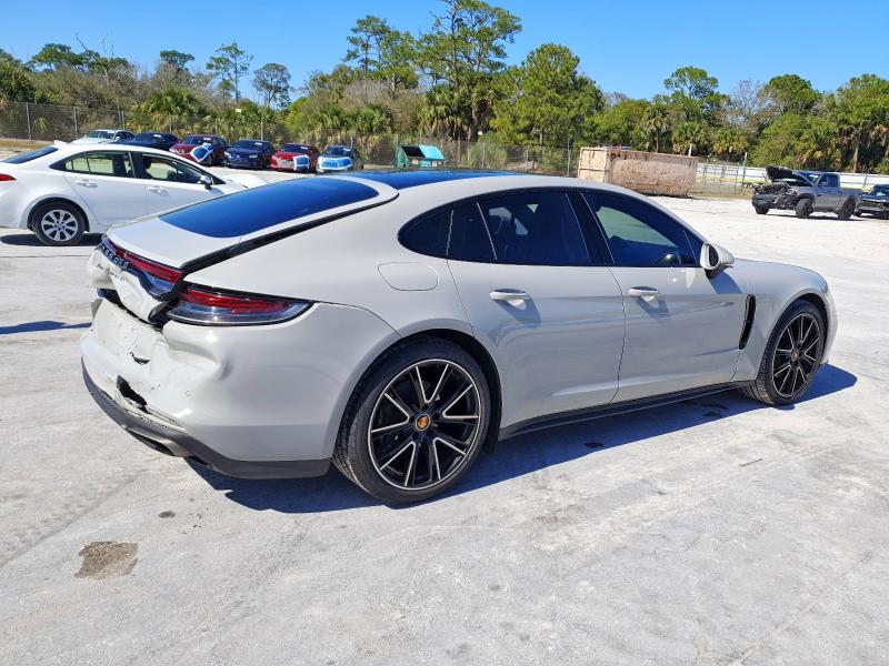 2022 Porsche Panamera
