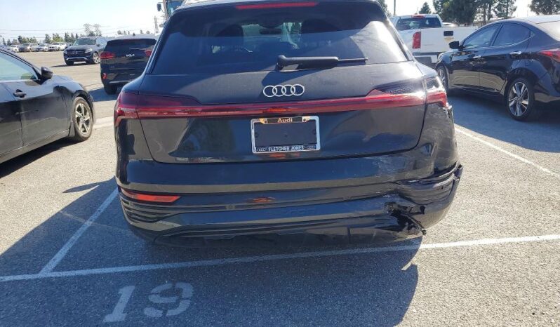 
								2024 Audi Q8 full									