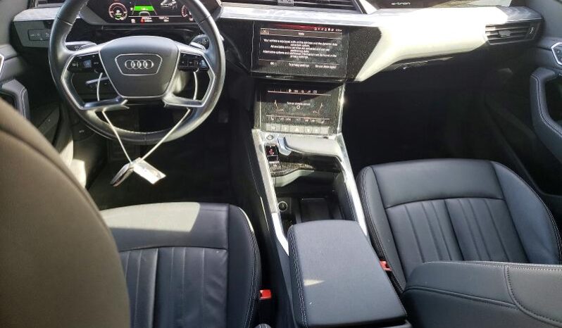 
								2022 Audi E-tron full									