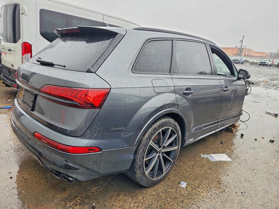 2022 Audi Sq7
