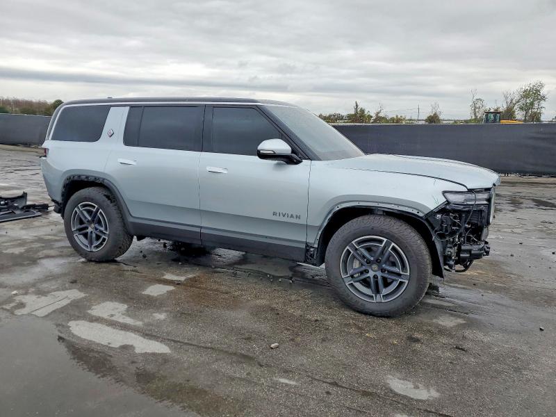 2025 Rivian R1s