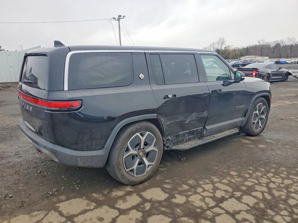 2023 Rivian R1s