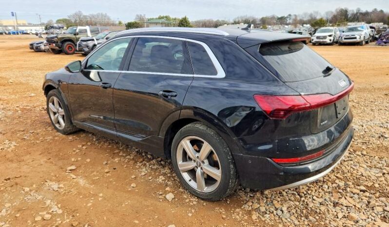 
								2019 Audi E-tron full									
