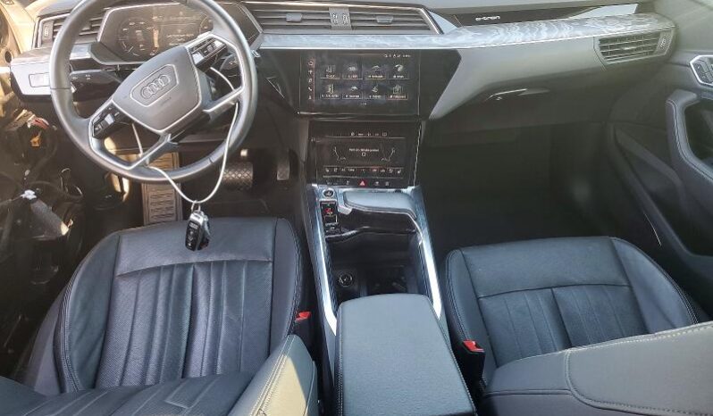 
								2023 Audi E-tron full									