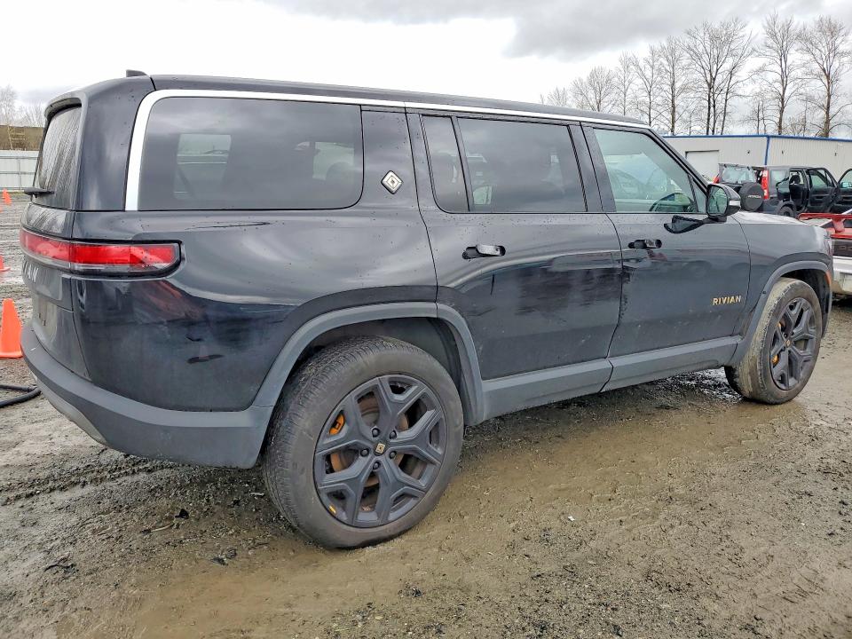 2023 Rivian R1s