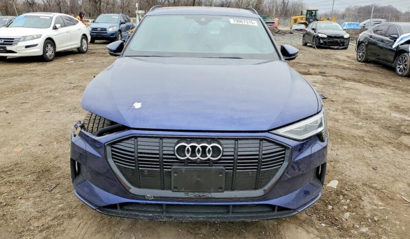 
								2022 Audi E-tron full									