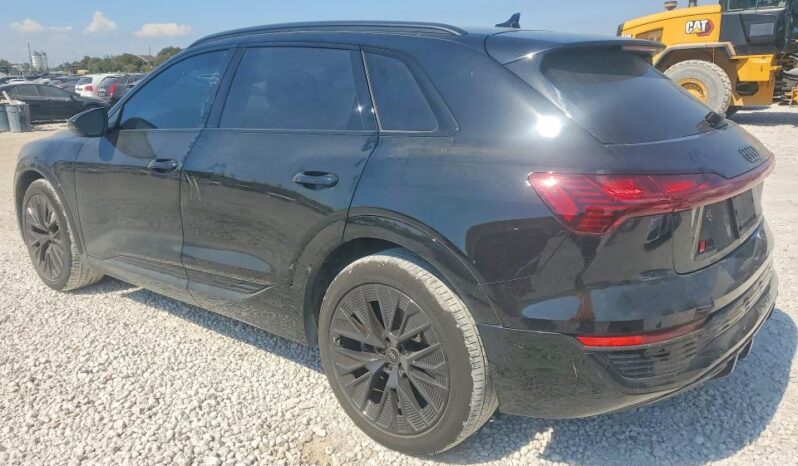
								2024 Audi Q8 full									