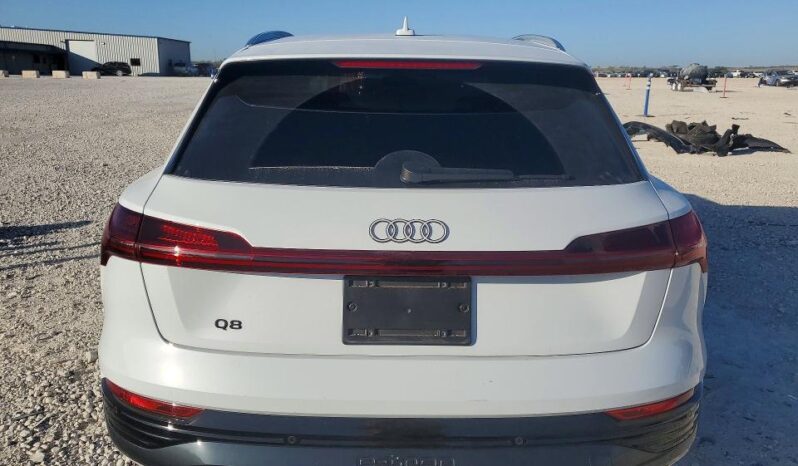 
								2024 Audi Q8 full									