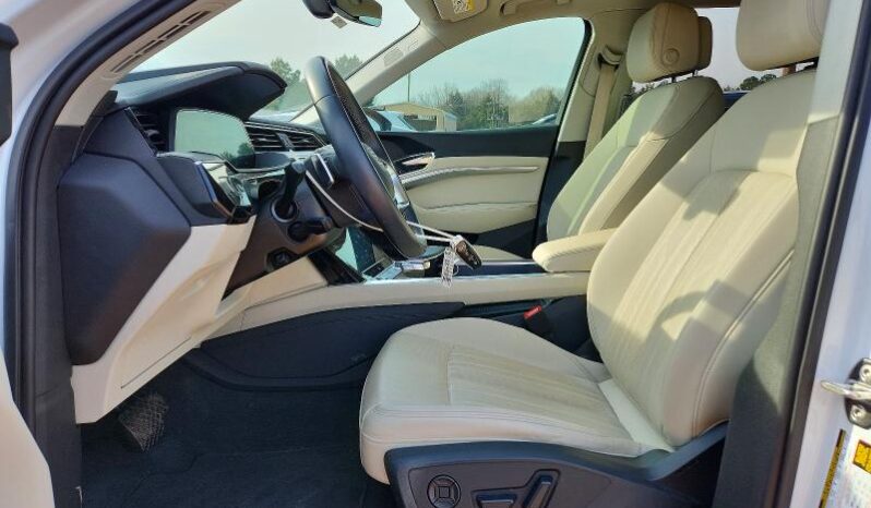 
								2024 Audi Q8 full									