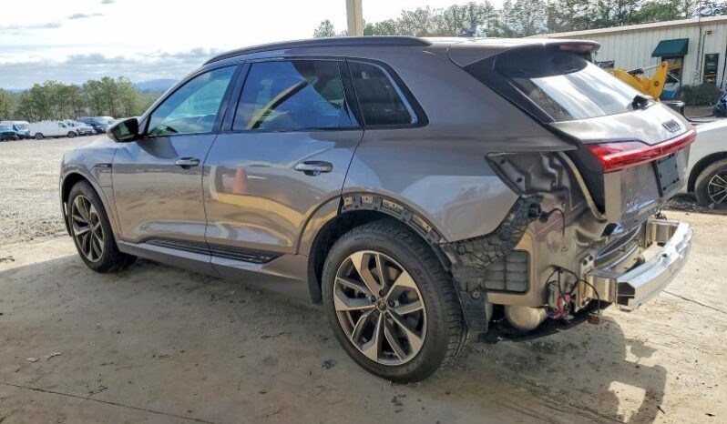 
								2021 Audi E-tron full									