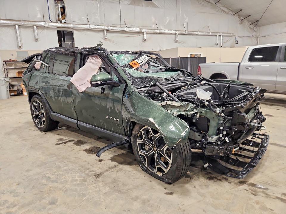 2025 Rivian R1s
