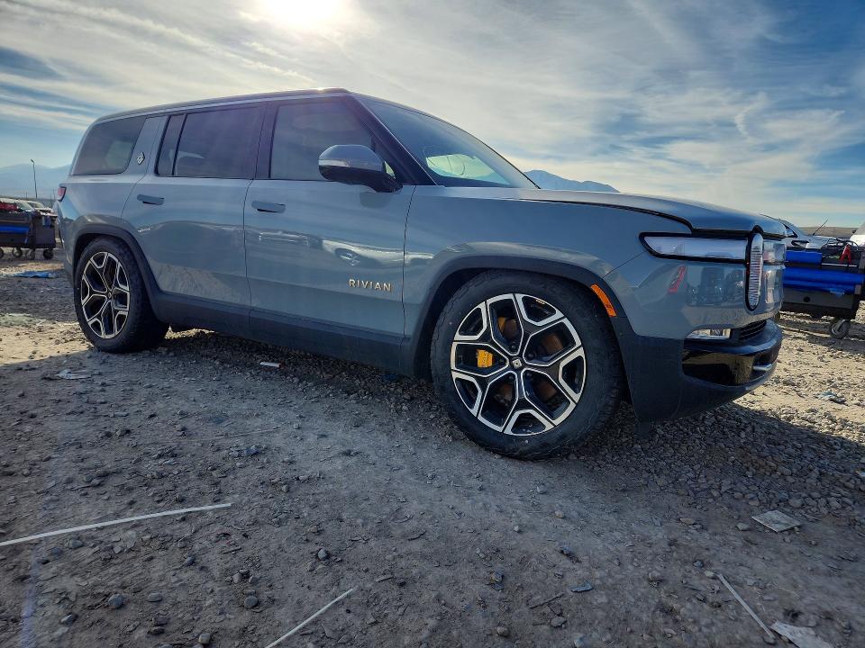 2022 Rivian R1s