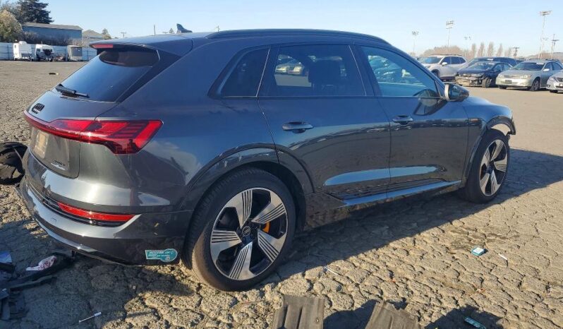 
								2023 Audi E-tron full									