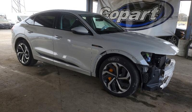 
								2022 Audi E-tron full									