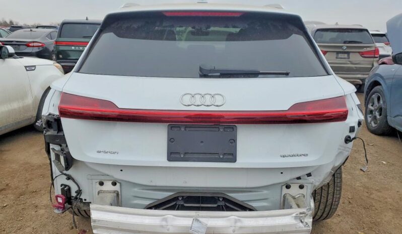 
								2022 Audi E-tron full									