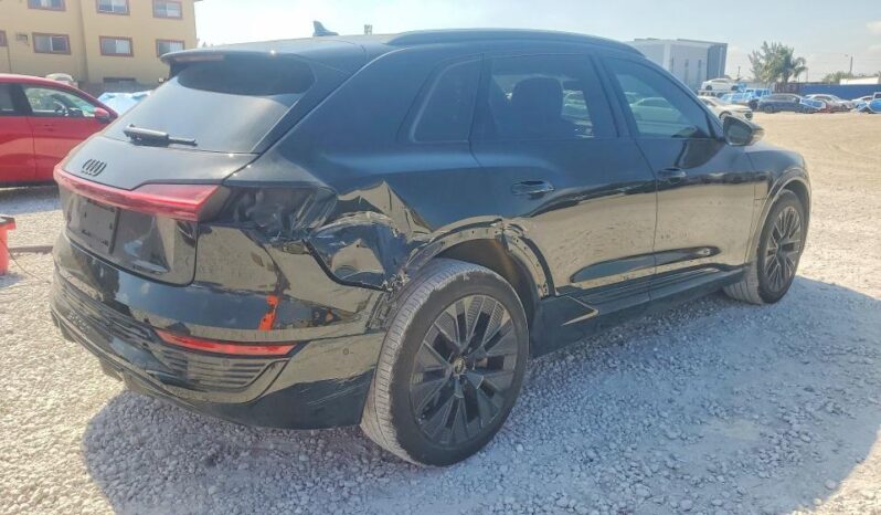 
								2024 Audi Q8 full									
