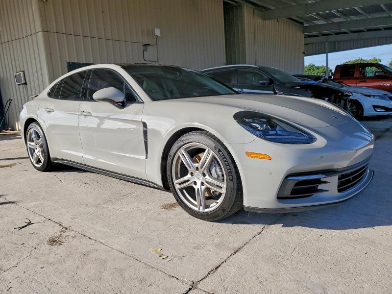 2018 Porsche Panamera