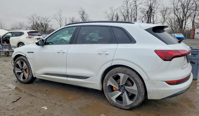 
								2022 Audi E-tron full									