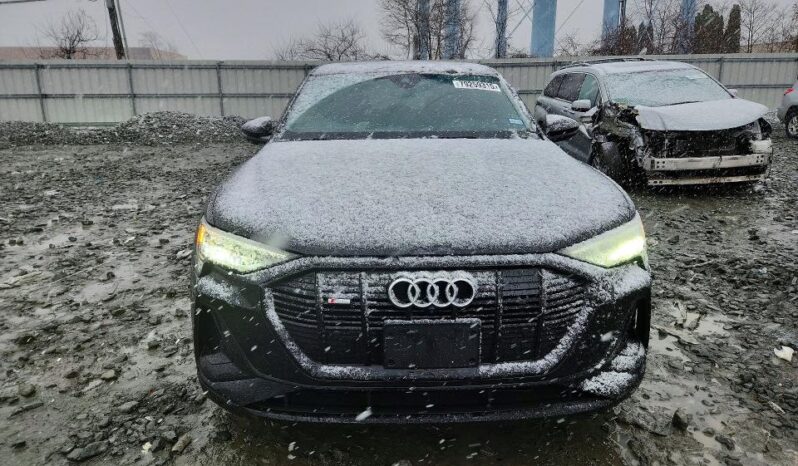 
								2023 Audi E-tron full									