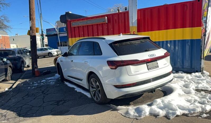 
								2021 Audi E-tron full									