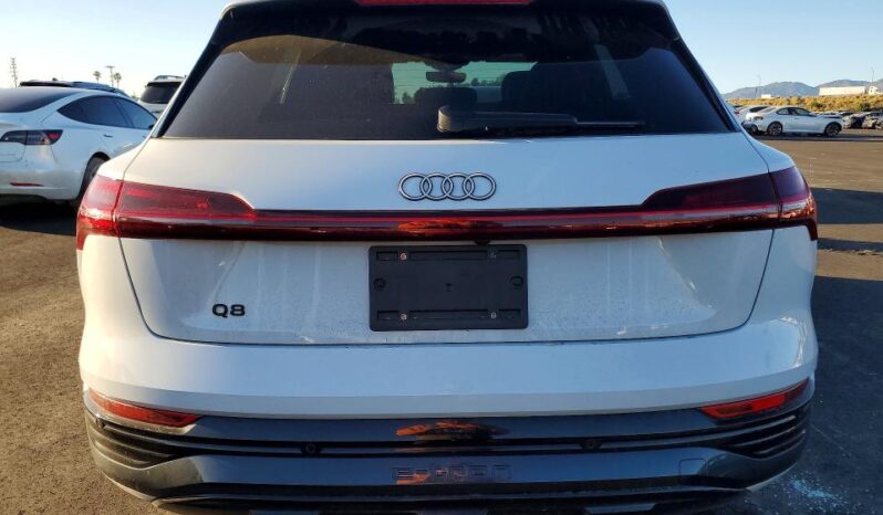 
								2024 Audi Q8 full									