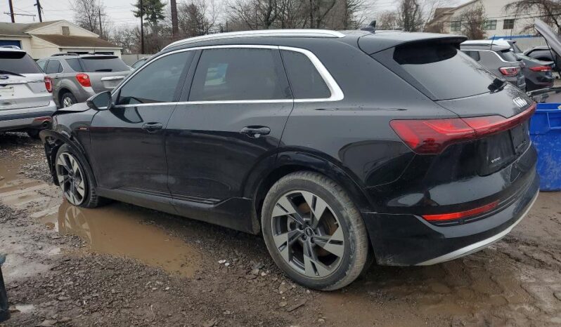 
								2022 Audi E-tron full									