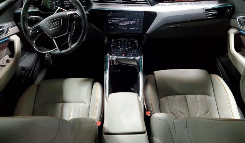 
								2022 Audi E-tron full									