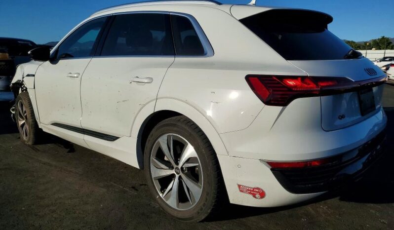 
								2024 Audi Q8 full									