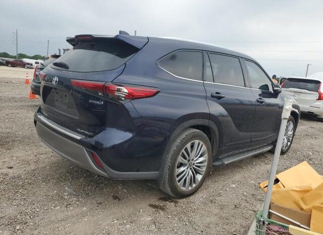 
								2023 Toyota Highlander full									