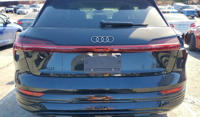 
								2024 Audi Q8 full									