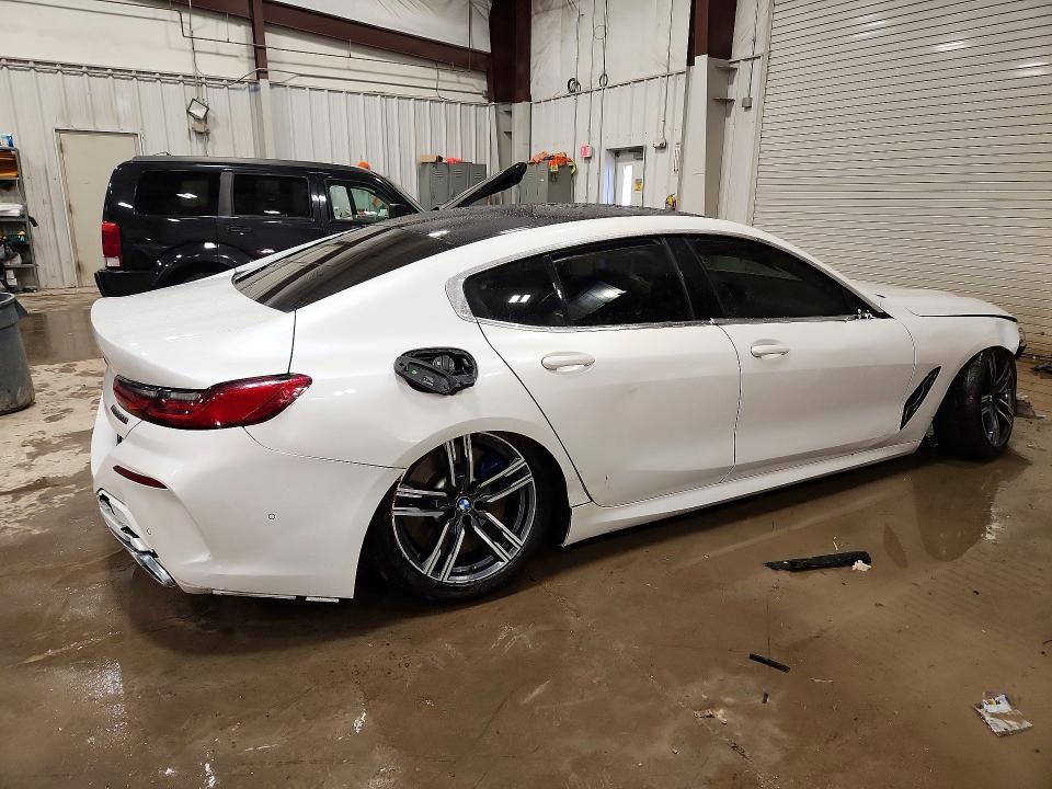 2021 BMW M8