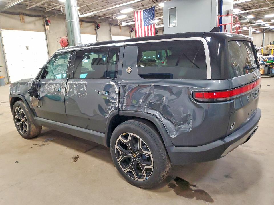 2025 Rivian R1s